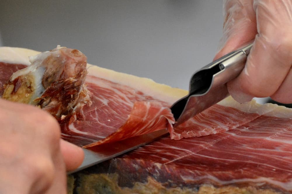 Como colocar el jamon en el jamonero