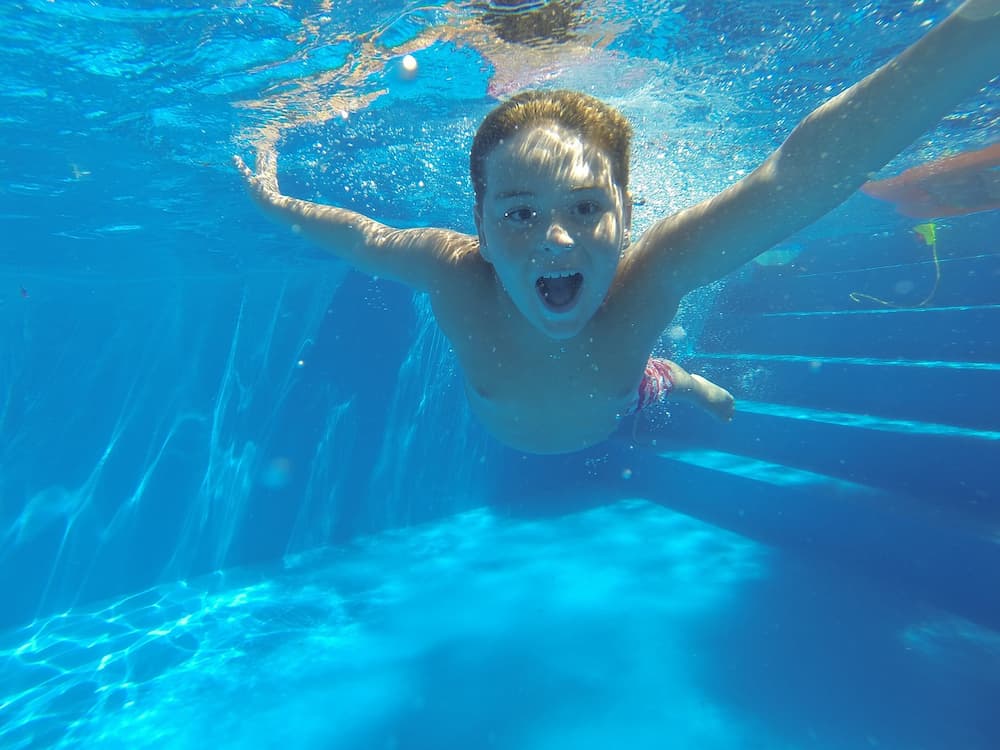 Como decorar alrededor de una piscina desmontable