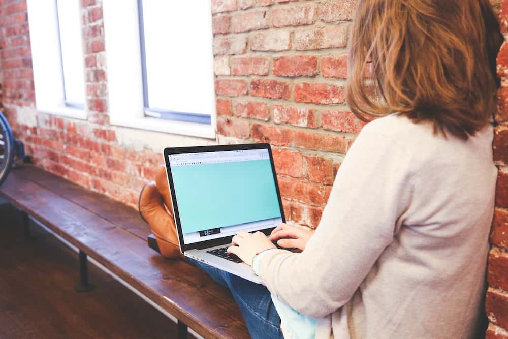 Como buscar un equipo con Canva
