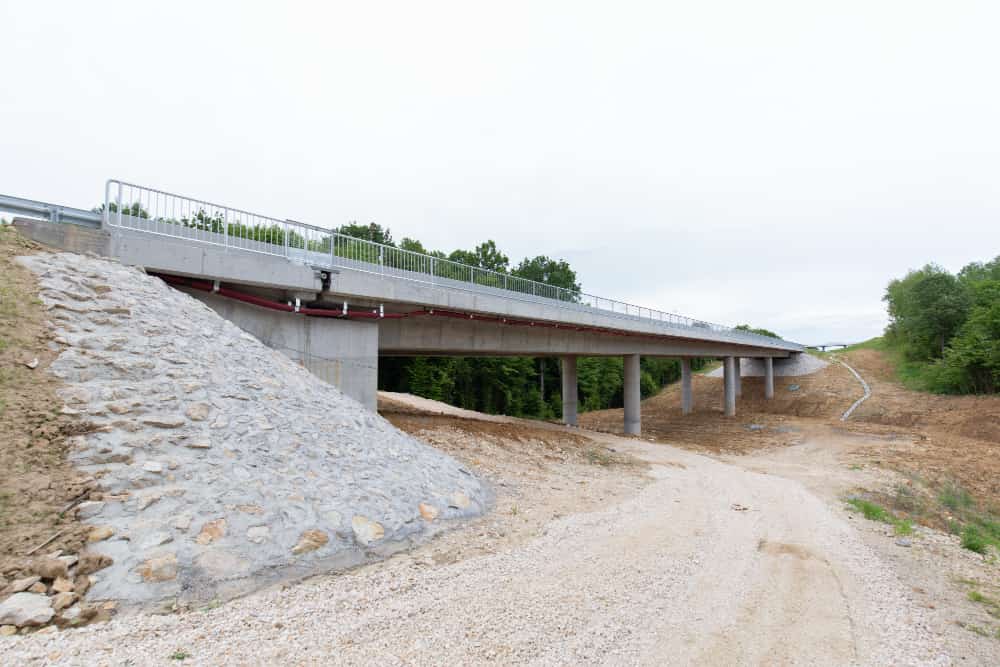 Apoyo de puente en talud